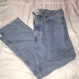 Zara ankle crop mom fit jeans, size 6. Brand new